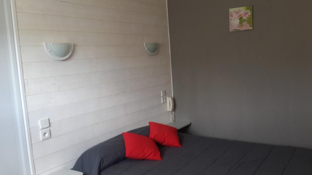 Hotel L'Oustalet Font-Romeu-Odeillo-Via Екстериор снимка