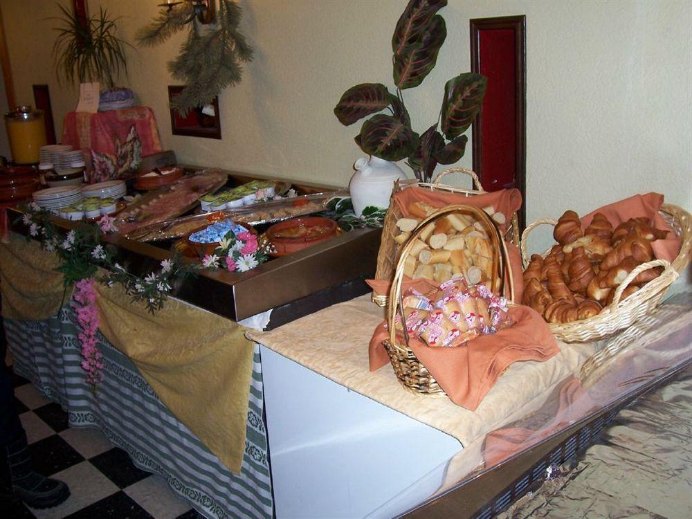Hotel L'Oustalet Font-Romeu-Odeillo-Via Екстериор снимка
