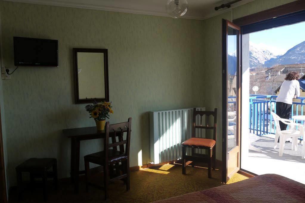 Hotel L'Oustalet Font-Romeu-Odeillo-Via Екстериор снимка